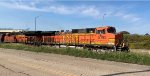 BNSF 5195 leads G111